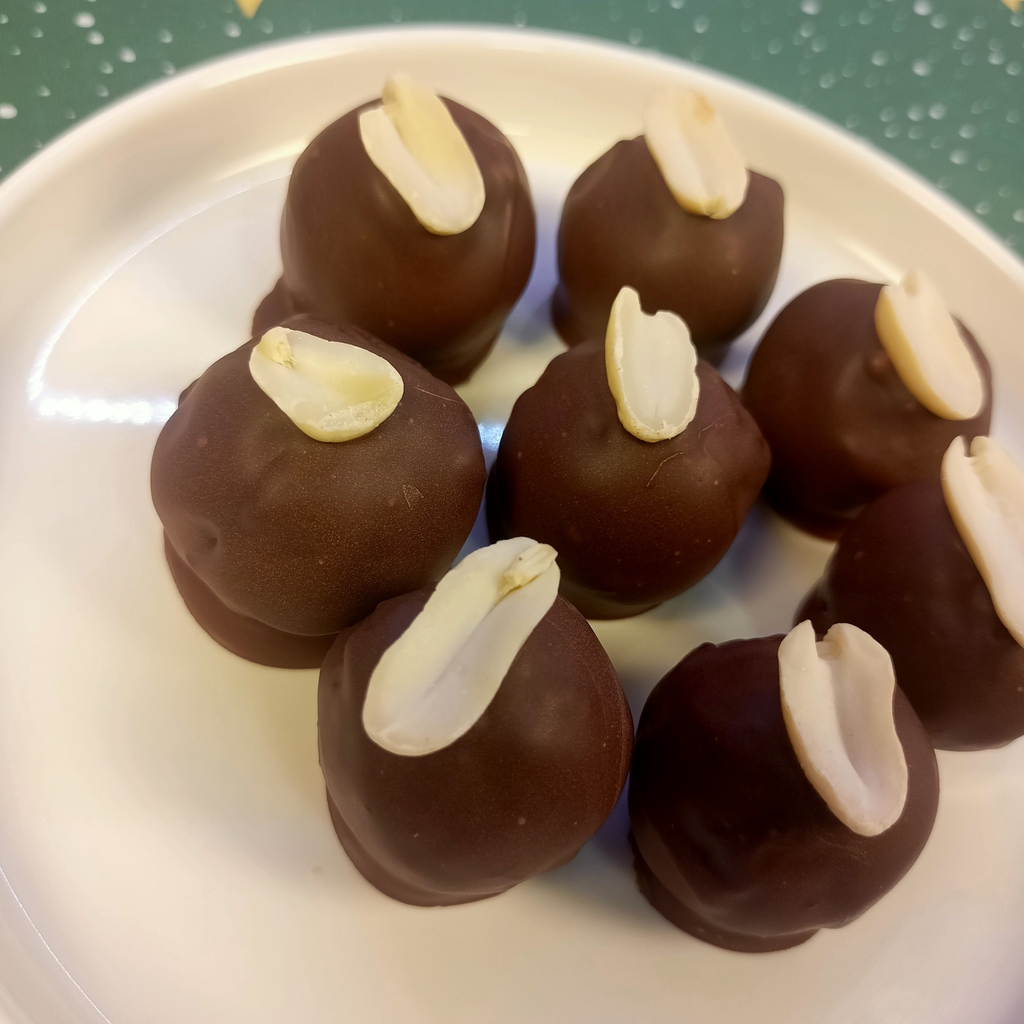 cukroví - datlové snickers kuličky